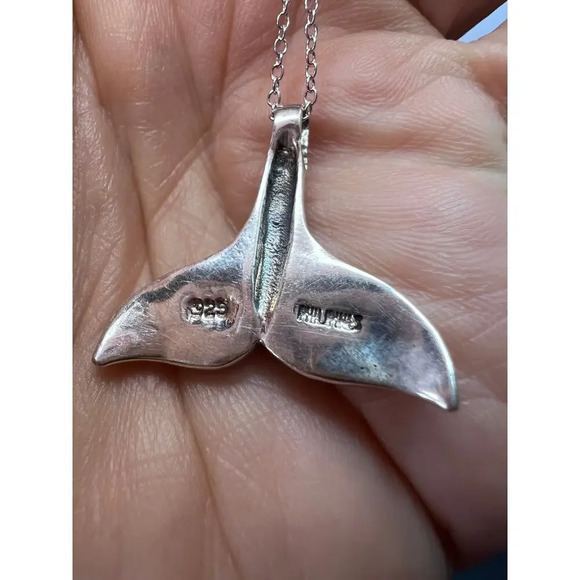 Green Mojave turquoise sterling silver whale tail pendant with chain - Picture 2 of 10